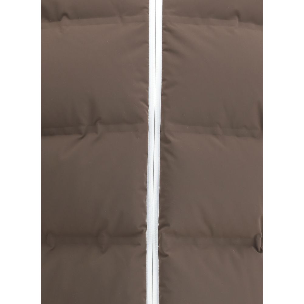 Front view with bag zipped and handles upright.