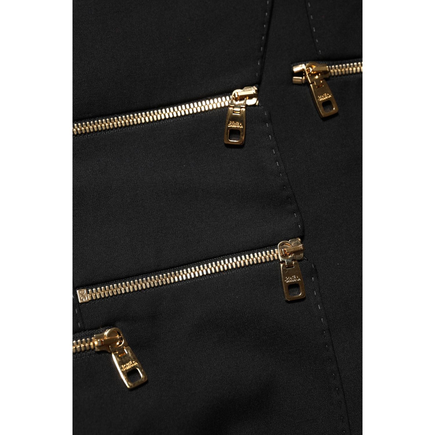 Front view with bag zipped and handles upright.