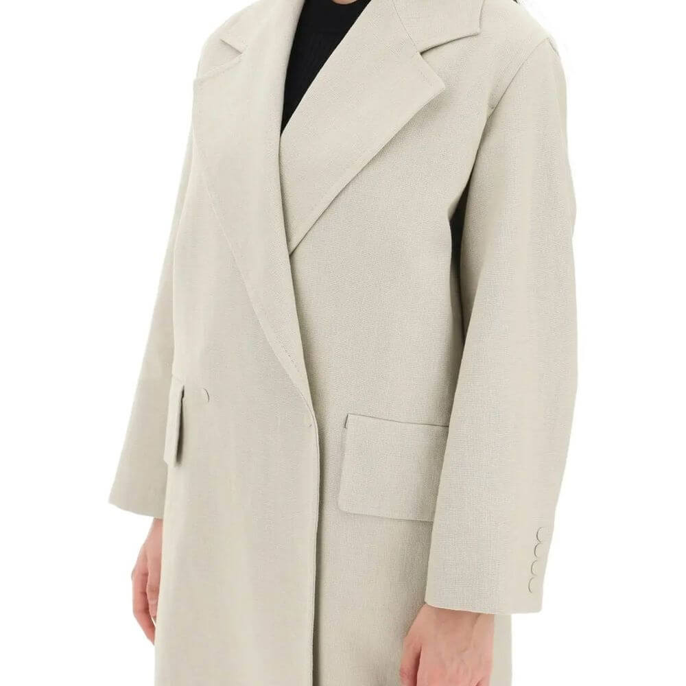 Front view with bag zipped and handles upright.