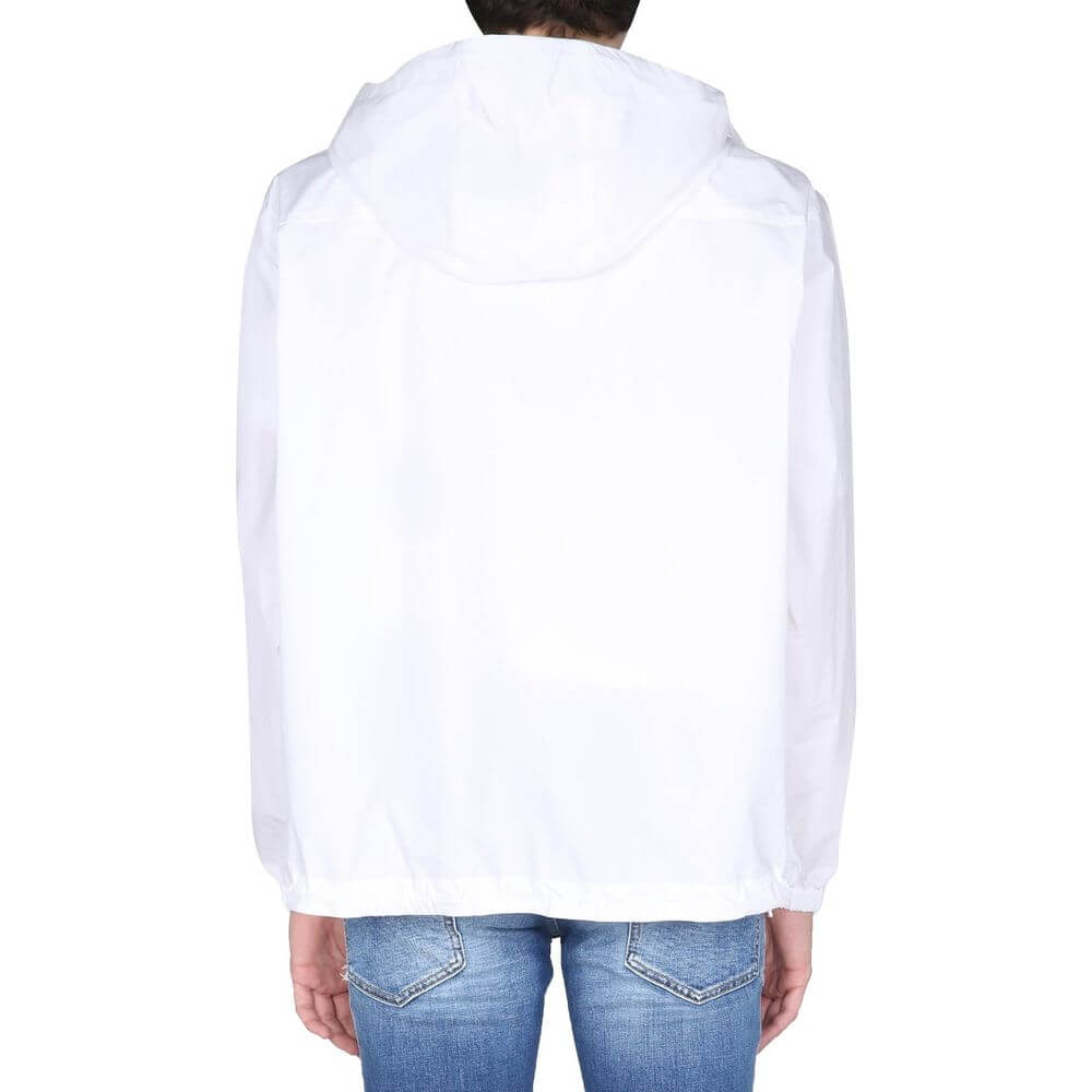Front view with bag zipped and handles upright.