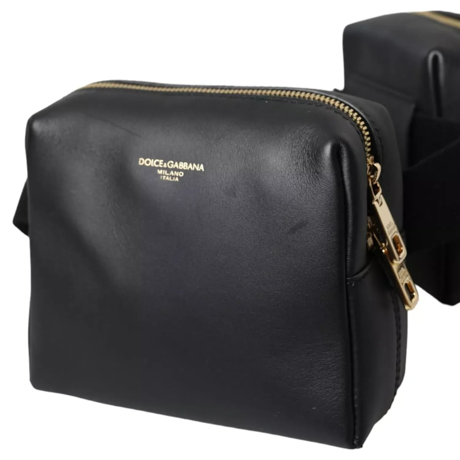 Front view with bag zipped and handles upright.