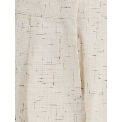 Detailed view of Fabiana Filippi Cream Cotton Casual Pants' pleated fabric with elegant buttoned tailoring, autumn-winter 25 collection.
