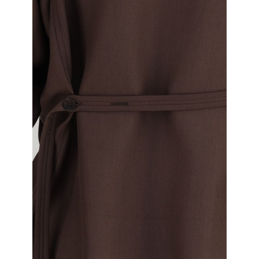 Front view with bag zipped and handles upright.