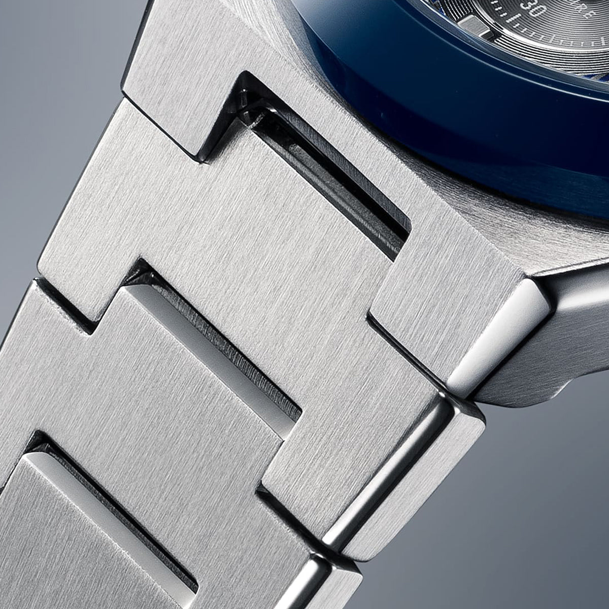 Close-up of CASIO EDIFICE Mod. SOLAR POWERED CHRONOGRAPH - BLUE stainless steel strap and case detail.