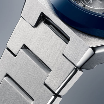 Close-up of CASIO EDIFICE Mod. SOLAR POWERED CHRONOGRAPH - BLUE stainless steel strap and case detail.