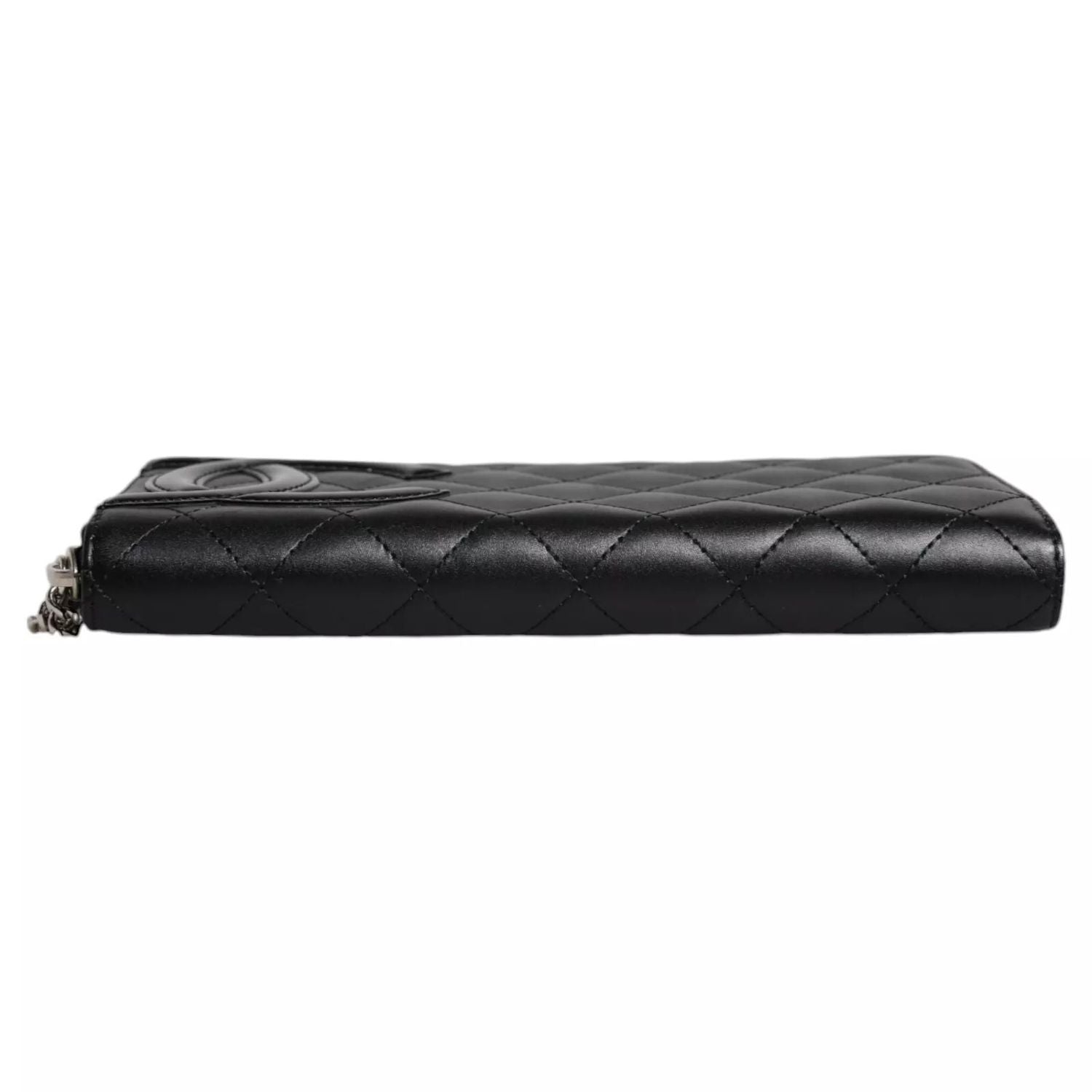 Front view with bag zipped and handles upright.