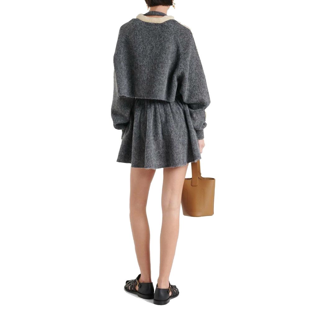 Front view with bag zipped and handles upright.