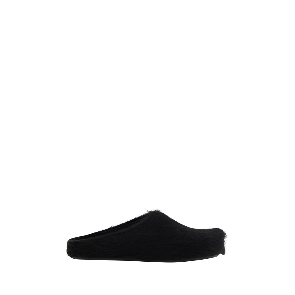 Side view of Marni Fussbett Mules featuring closed front with colored fur, flat sole, and anatomical leather insole for comfort and style.