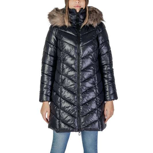 Only Black Polyamide Coat with faux fur hood, diagonal quilting, and double-slider front zipper for stylish wind protection