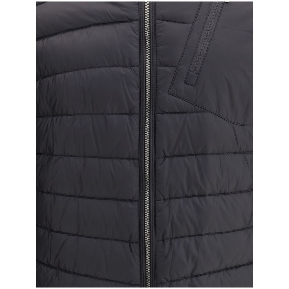 Front view with bag zipped and handles upright.