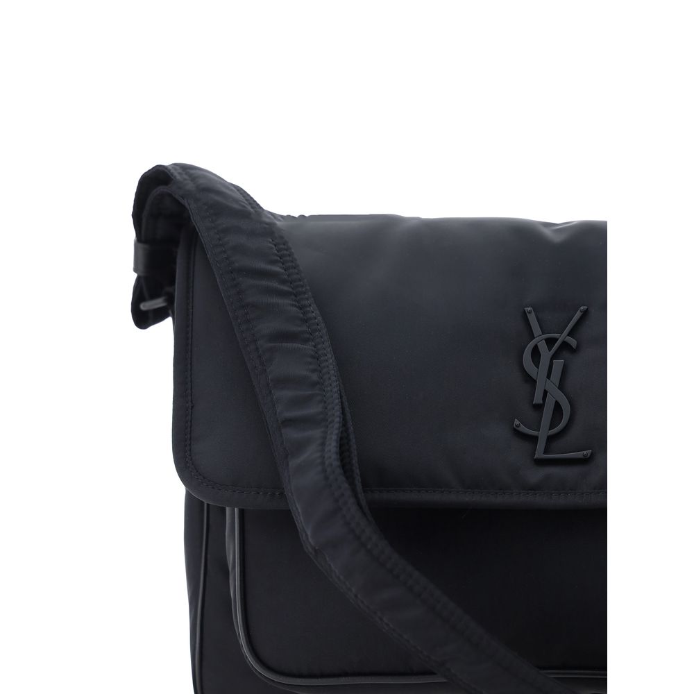 Front view with bag zipped and handles upright.