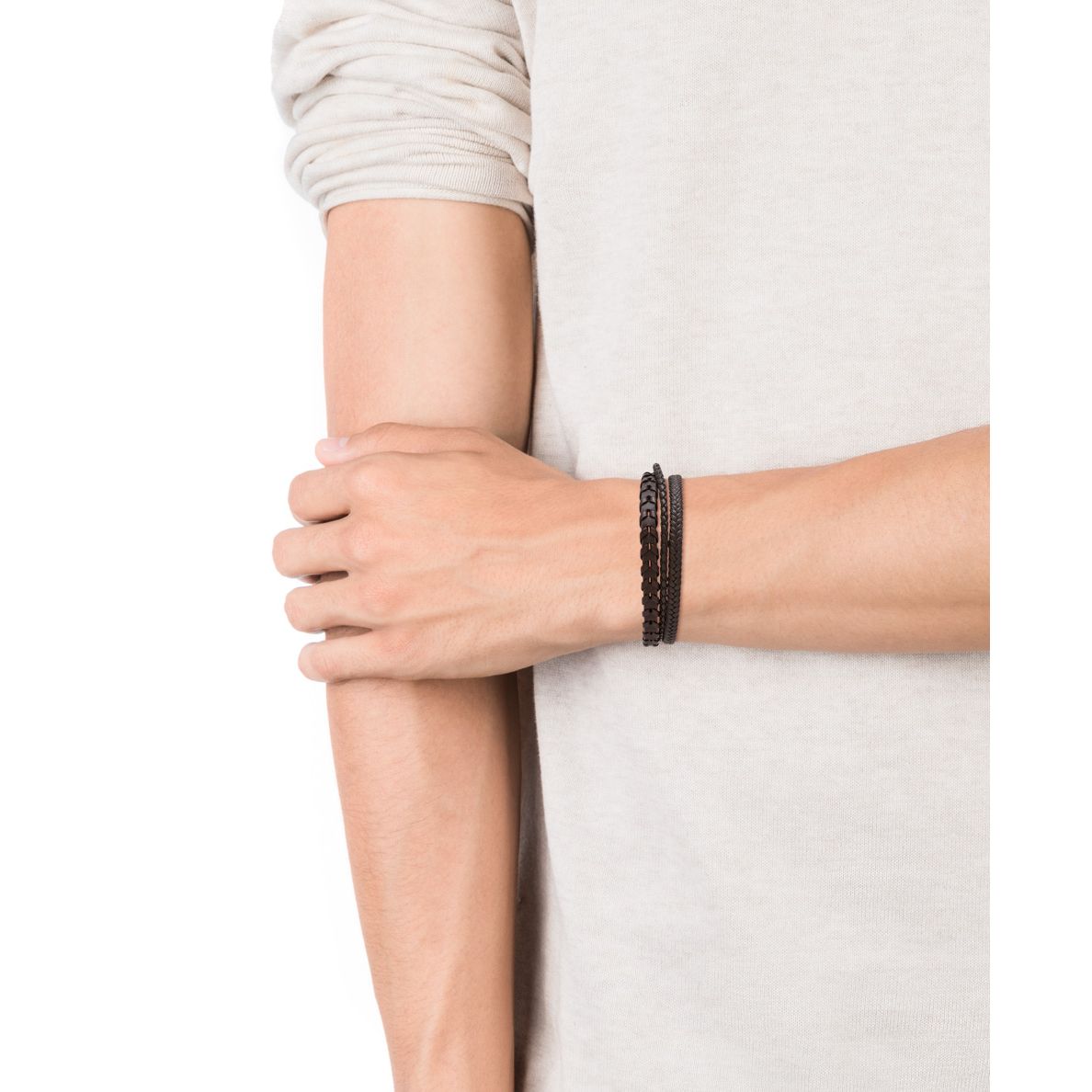 Gent wearing VICEROY FASHION Mod. 1334P01011 bracelet, quartz analog watch, with official packaging, 32mm plastic case, 3 ATM water resistance.