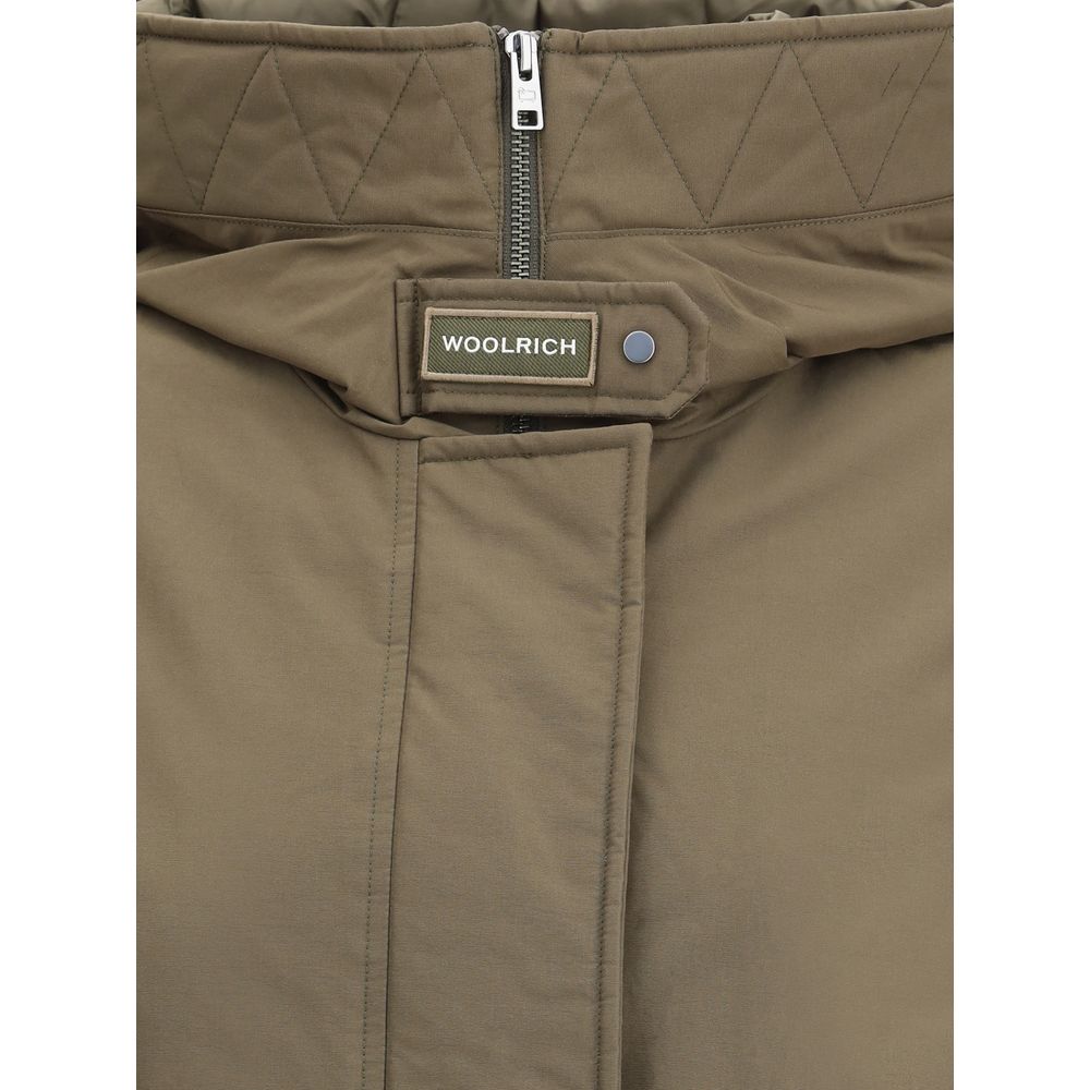 Close-up of Woolrich Green Cotton Parka showcasing zipper and quilted hood details.