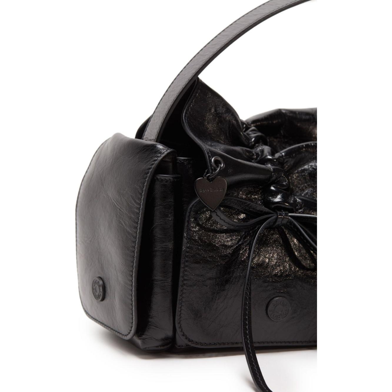 Front view with bag zipped and handles upright.